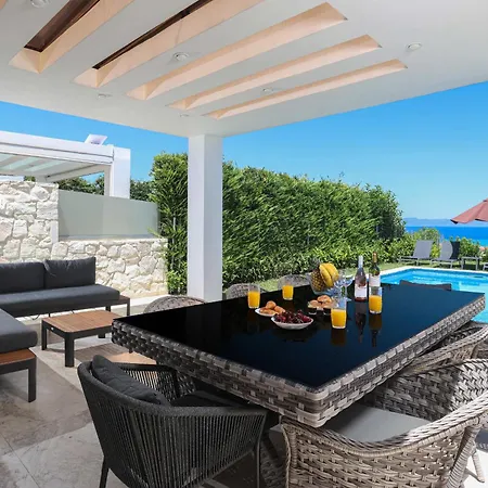 Mare 2 - Private Pool, Sea View, Starlink, 4 Bdrms Hanióti