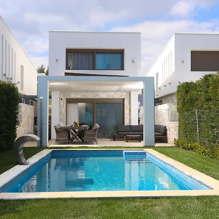 Mare 2 - Private Pool, Sea View, Starlink, 4 Bdrms Villa