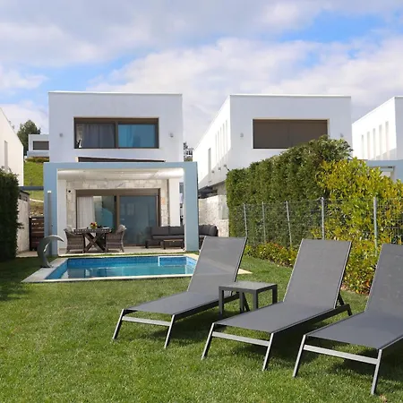 Mare 2 - Private Pool, Sea View, Starlink, 4 Bdrms