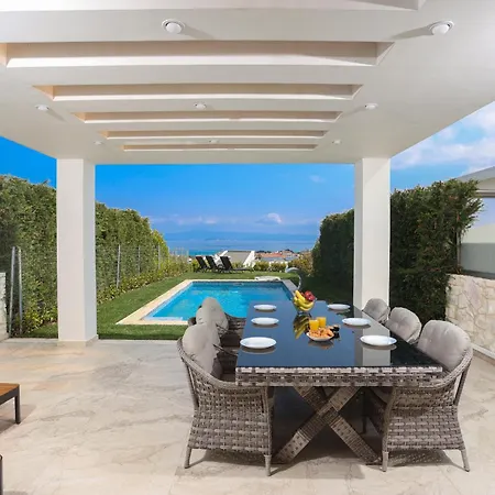 Villa Mare 2 - Private Pool, Sea View, Starlink, 4 Bdrms *