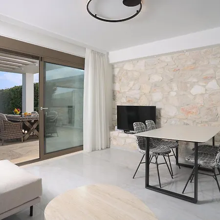 Mare 2 - Private Pool, Sea View, Starlink, 4 Bdrms Villa *