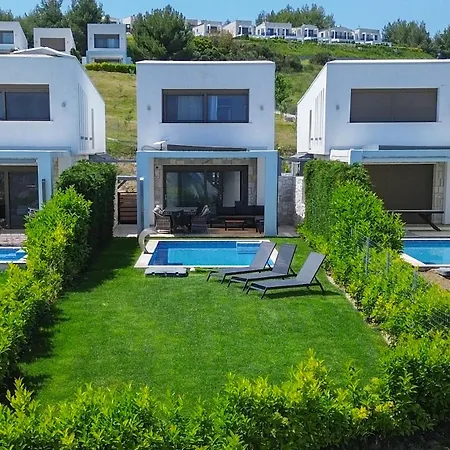 Mare 2 - Private Pool, Sea View, Starlink, 4 Bdrms * Hanióti