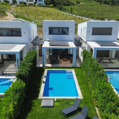 Villa Mare 2 - Private Pool, Sea View, Starlink, 4 Bdrms Hanióti