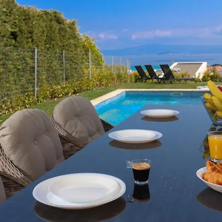 Villa Mare 2 - Private Pool, Sea View, Starlink, 4 Bdrms Hanióti