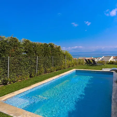 Mare 2 - Private Pool, Sea View, Starlink, 4 Bdrms Hanióti