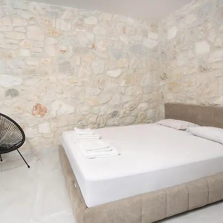 Mare 2 - Private Pool, Sea View, Starlink, 4 Bdrms Hanióti