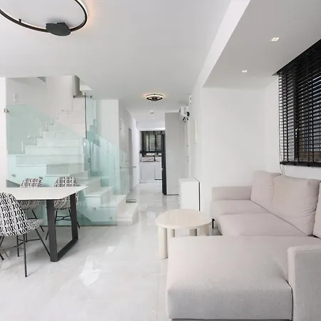 Villa Mare 2 - Private Pool, Sea View, Starlink, 4 Bdrms