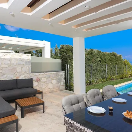 Villa Mare 2 - Private Pool, Sea View, Starlink, 4 Bdrms