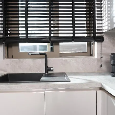 Mare 2 - Private Pool, Sea View, Starlink, 4 Bdrms *