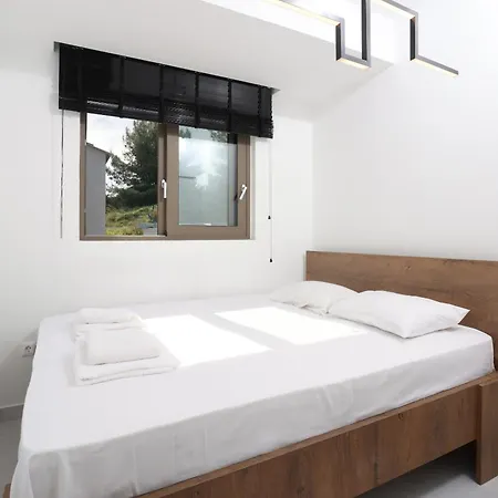 Mare 2 - Private Pool, Sea View, Starlink, 4 Bdrms *