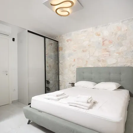 Mare 2 - Private Pool, Sea View, Starlink, 4 Bdrms Hanióti