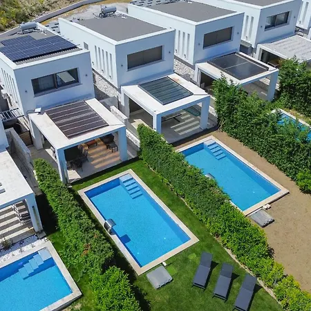 Villa Mare 2 - Private Pool, Sea View, Starlink, 4 Bdrms *