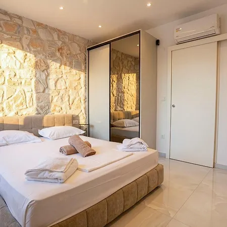 Mare 2 - Private Pool, Sea View, Starlink, 4 Bdrms Hanióti