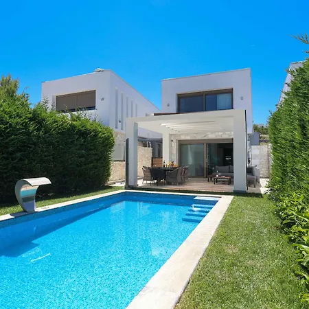 Mare 2 - Private Pool, Sea View, Starlink, 4 Bdrms Villa Hanióti